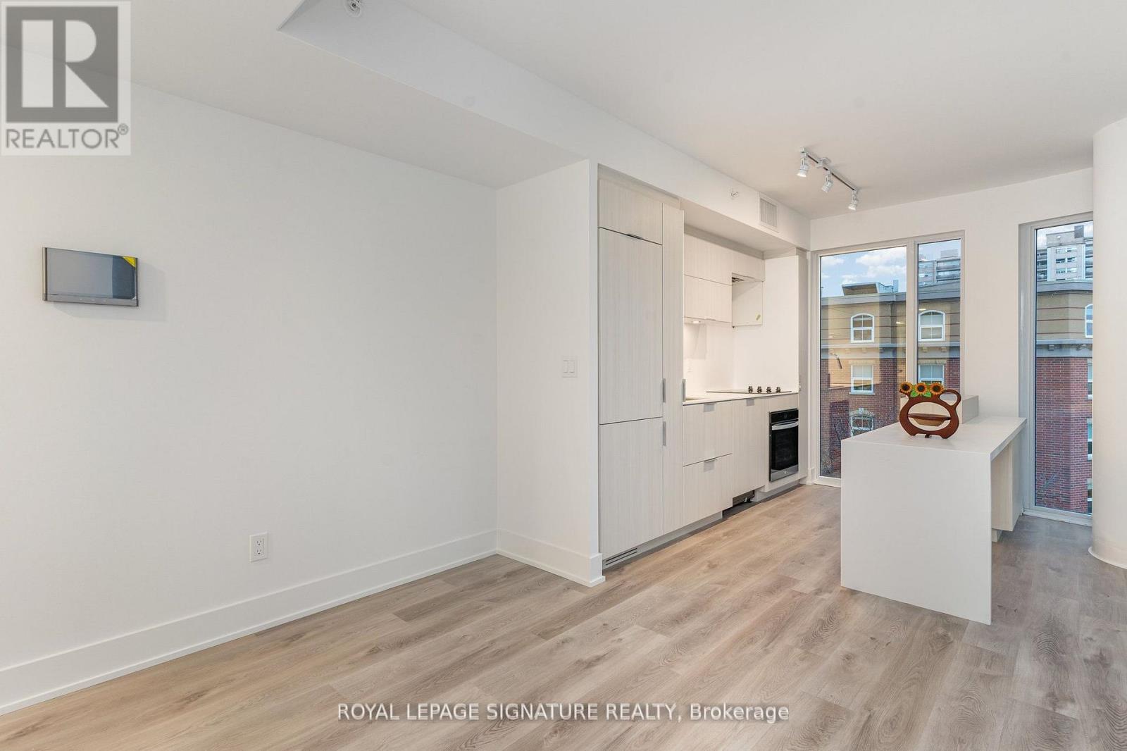 304 - 370 Martha Street, Burlington, Ontario  L7R 0G9 - Photo 8 - W12745220