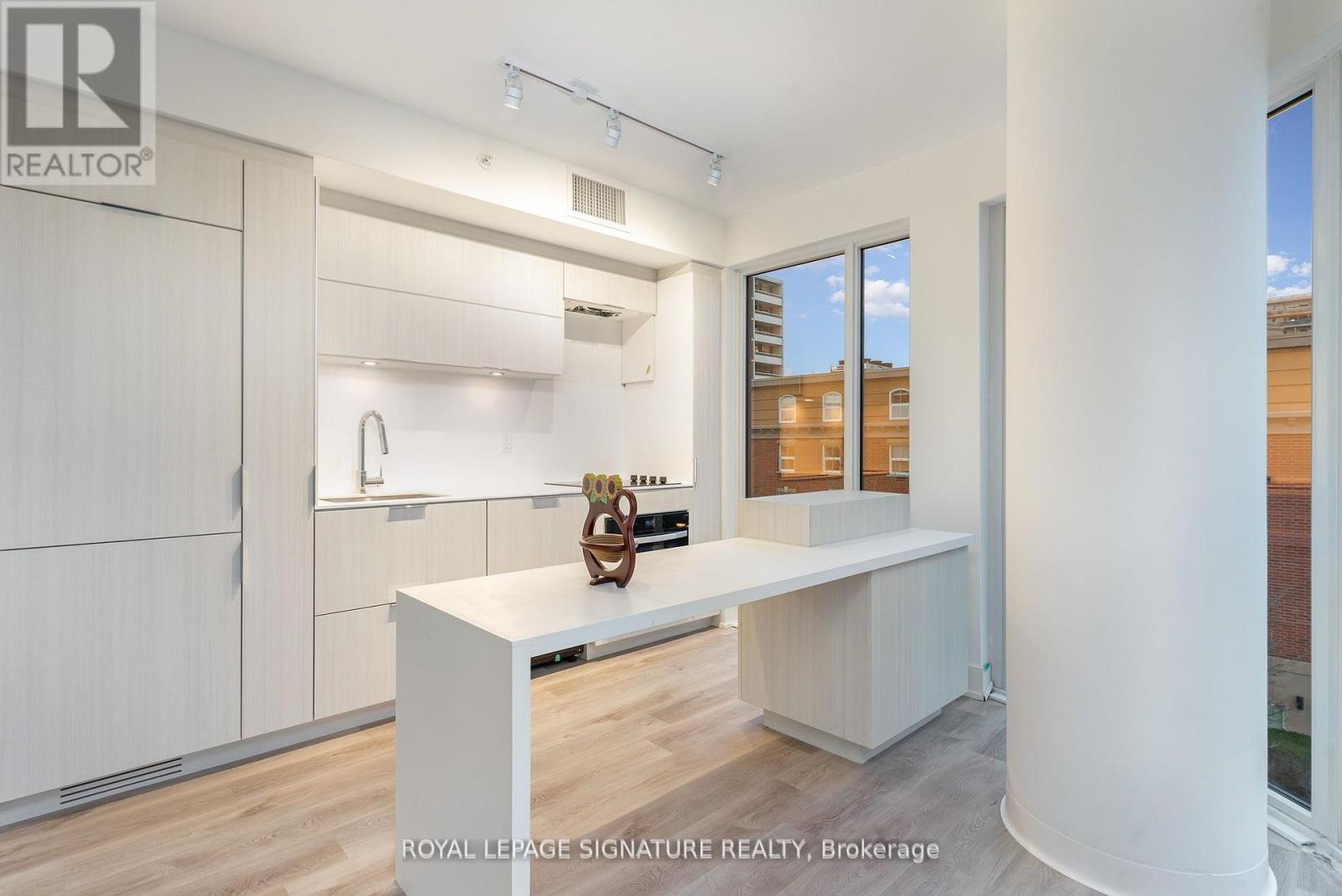 304 - 370 Martha Street, Burlington, Ontario  L7R 0G9 - Photo 9 - W12745220