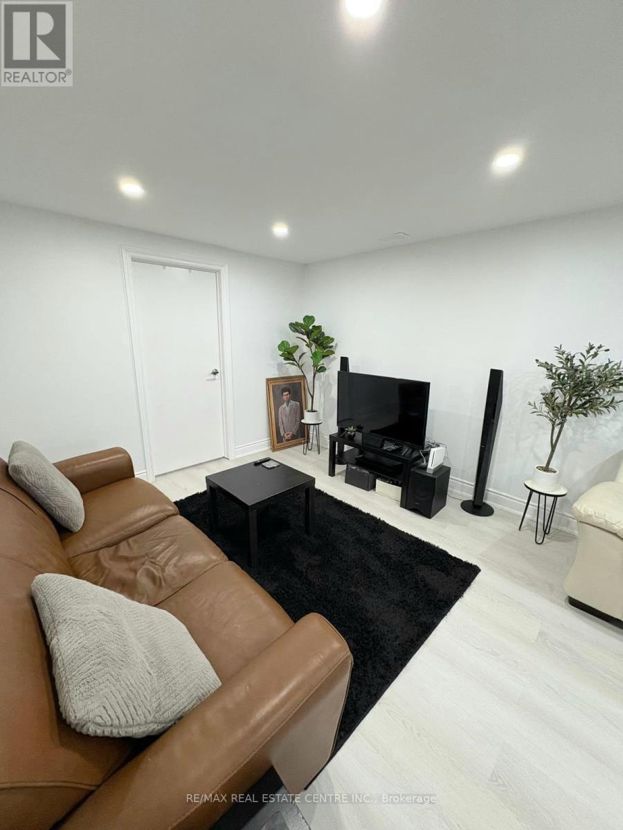 Bsmt - 1534 Chalice Crescent, Mississauga, Ontario  L5C 1S3 - Photo 10 - W12745222