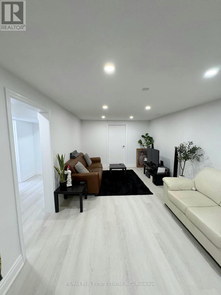 Bsmt - 1534 Chalice Crescent, Mississauga, Ontario  L5C 1S3 - Photo 11 - W12745222