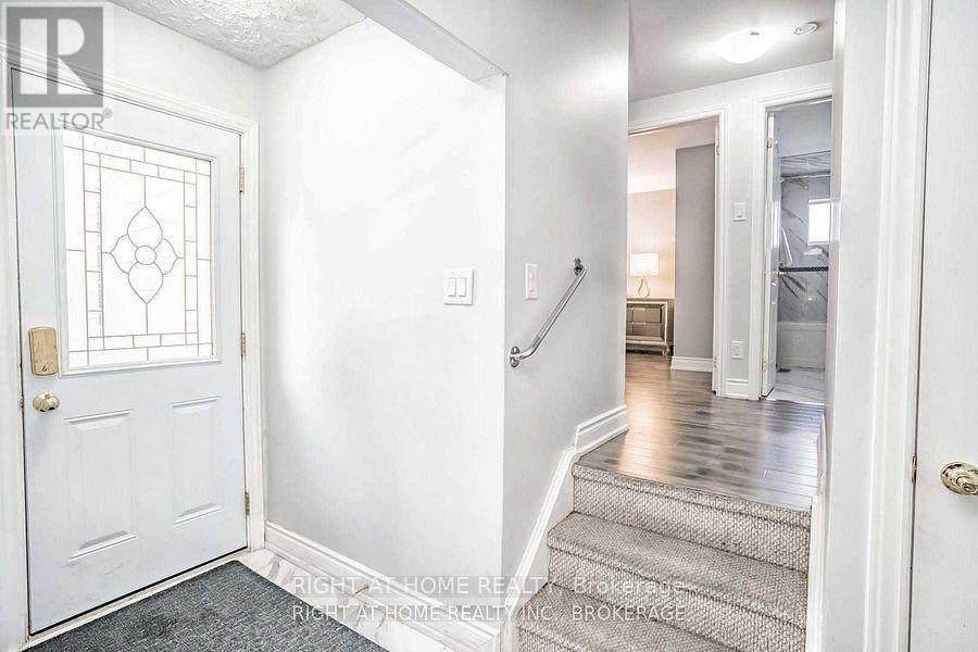 12 Deloraine Drive, Brampton, Ontario  L6T 1T4 - Photo 10 - W12745228