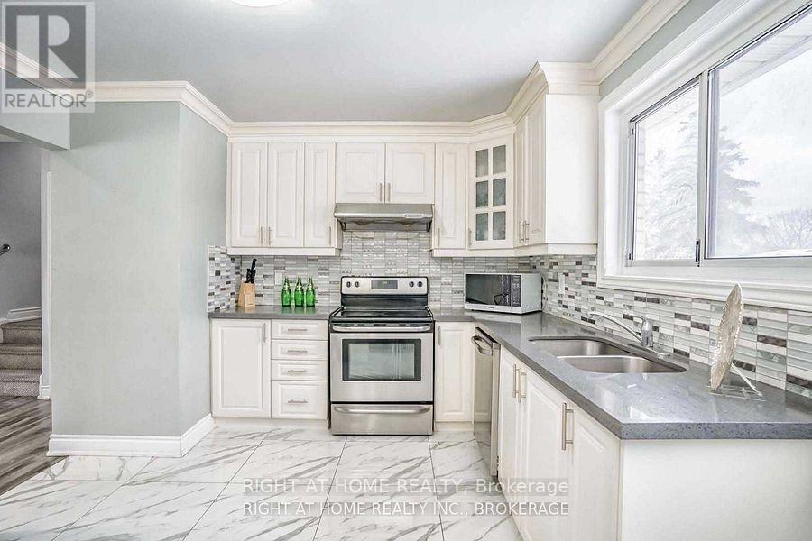 12 Deloraine Drive, Brampton, Ontario  L6T 1T4 - Photo 8 - W12745228