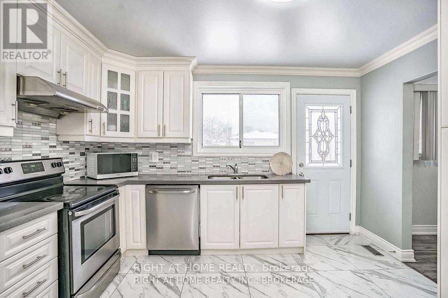 12 Deloraine Drive, Brampton, Ontario  L6T 1T4 - Photo 9 - W12745228