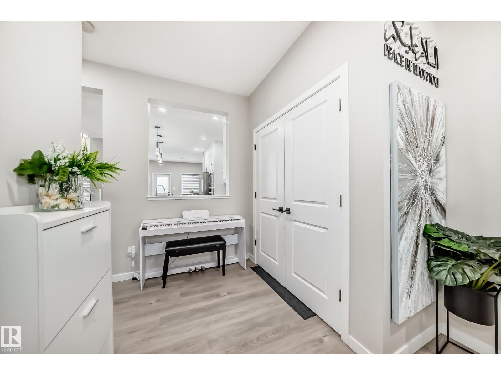 4930 Hawthorn Pl Sw, Edmonton, Alberta  T6X 3A8 - Photo 3 - E4471572