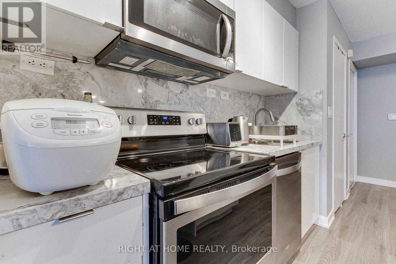 829 - 10 Capreol Court, Toronto, Ontario  M5V 4B3 - Photo 10 - C12745250