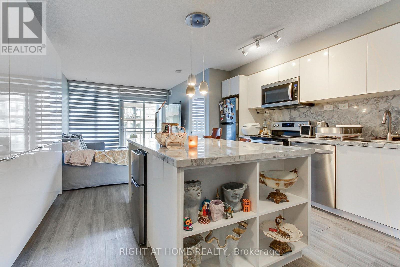 829 - 10 Capreol Court, Toronto, Ontario  M5V 4B3 - Photo 13 - C12745250