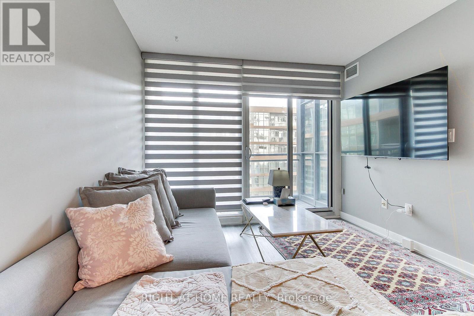 829 - 10 Capreol Court, Toronto, Ontario  M5V 4B3 - Photo 15 - C12745250