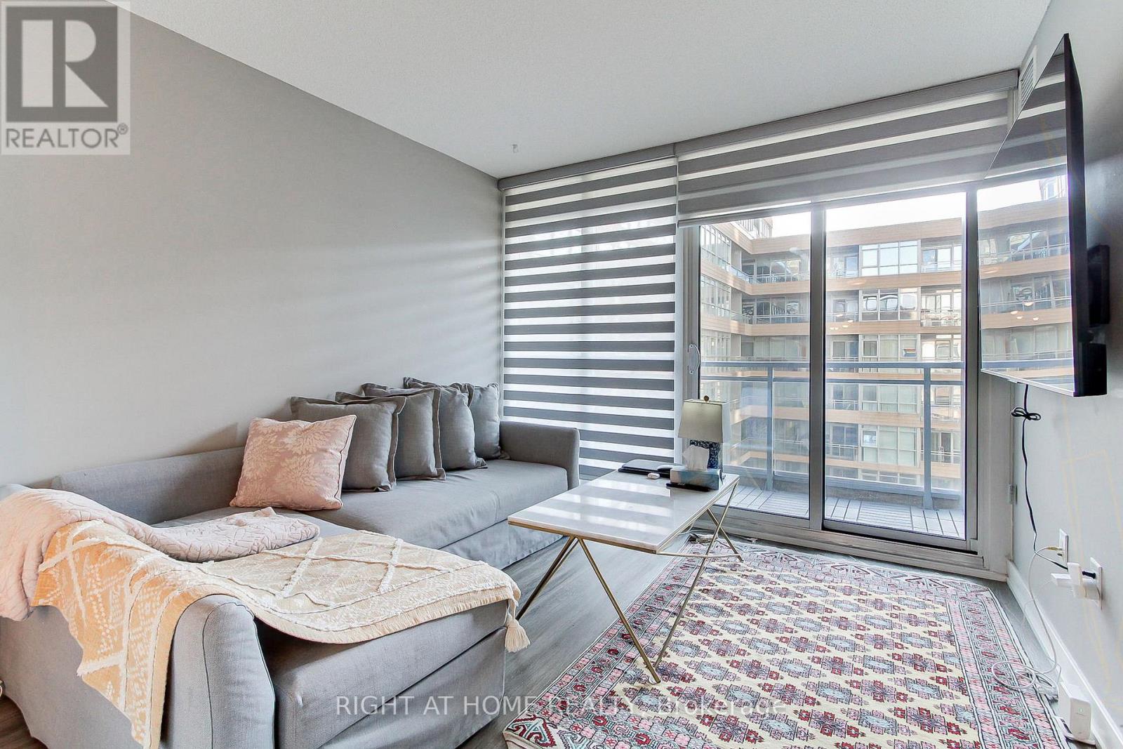 829 - 10 Capreol Court, Toronto, Ontario  M5V 4B3 - Photo 16 - C12745250