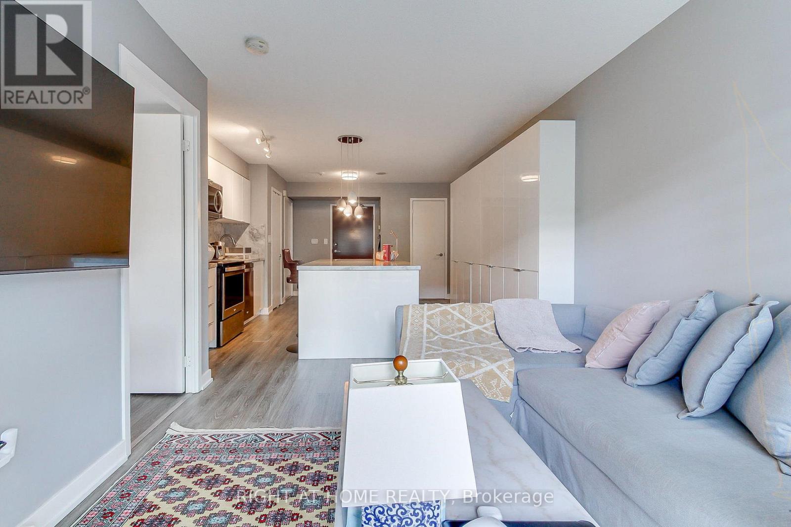 829 - 10 Capreol Court, Toronto, Ontario  M5V 4B3 - Photo 17 - C12745250