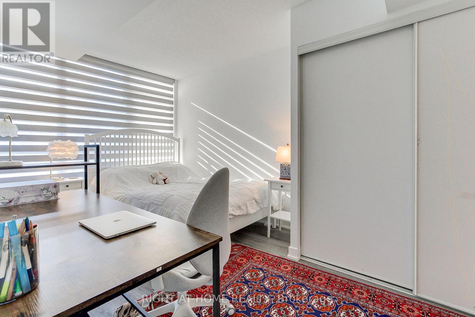 829 - 10 Capreol Court, Toronto, Ontario  M5V 4B3 - Photo 18 - C12745250