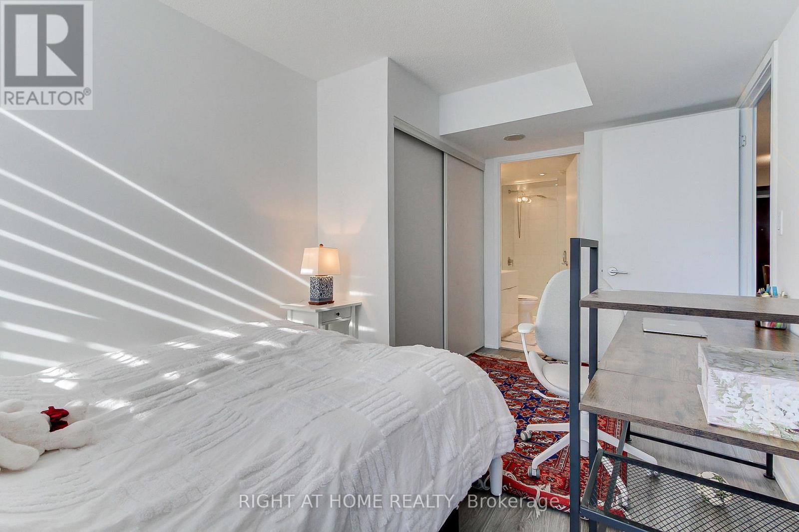 829 - 10 Capreol Court, Toronto, Ontario  M5V 4B3 - Photo 20 - C12745250