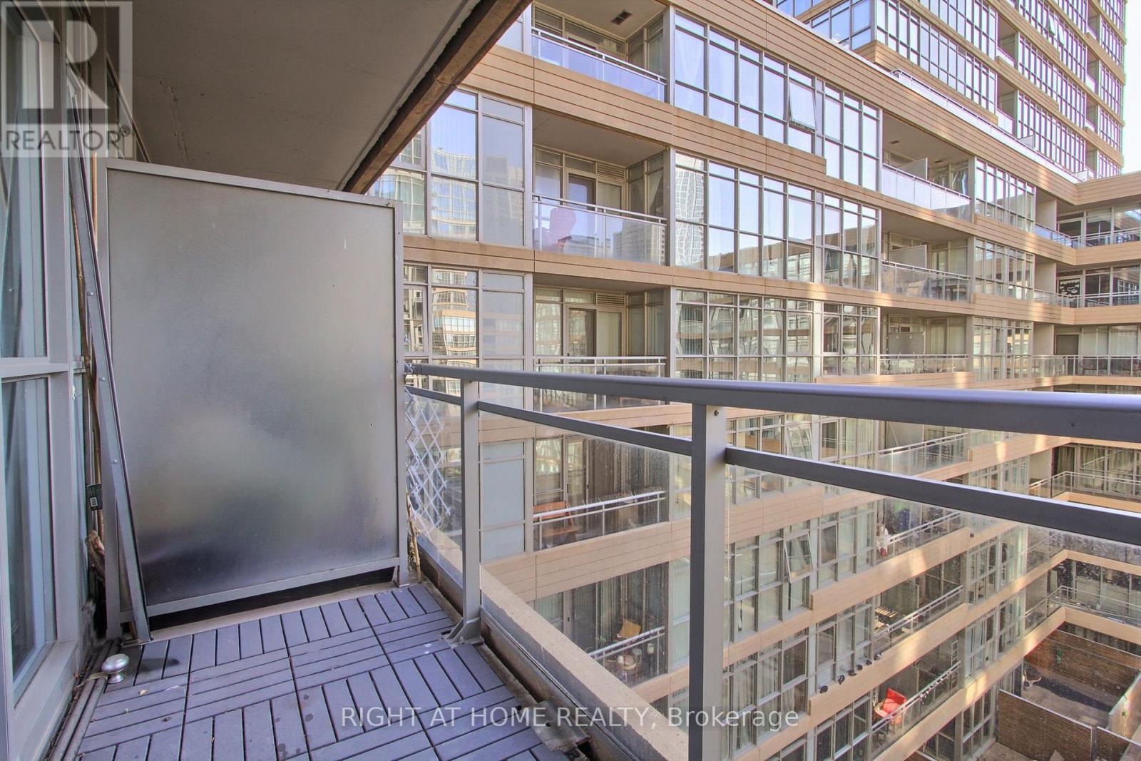 829 - 10 Capreol Court, Toronto, Ontario  M5V 4B3 - Photo 26 - C12745250