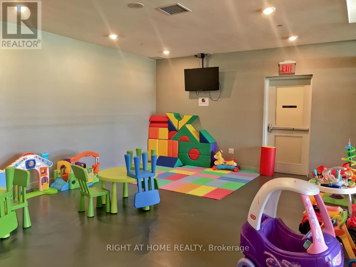 829 - 10 Capreol Court, Toronto, Ontario  M5V 4B3 - Photo 38 - C12745250