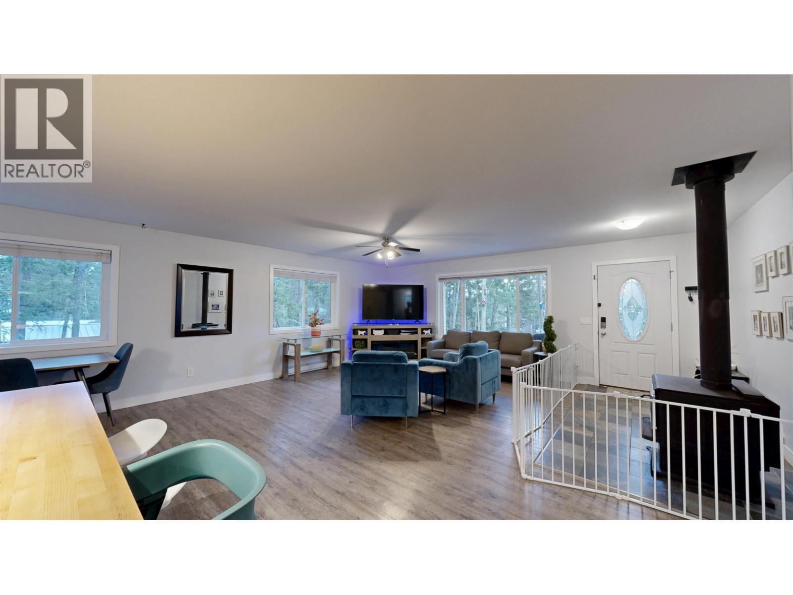 4887 Gloinnzun Crescent, 108 Mile Ranch, British Columbia  V0K 2Z0 - Photo 5 - R3085117