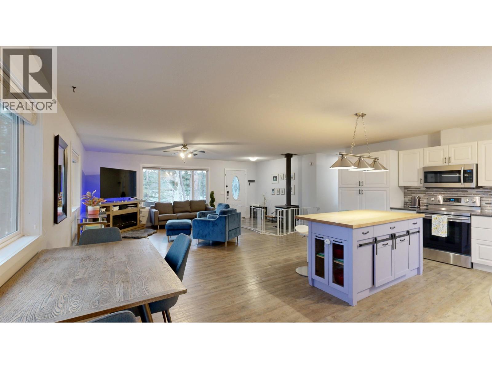 4887 Gloinnzun Crescent, 108 Mile Ranch, British Columbia  V0K 2Z0 - Photo 8 - R3085117