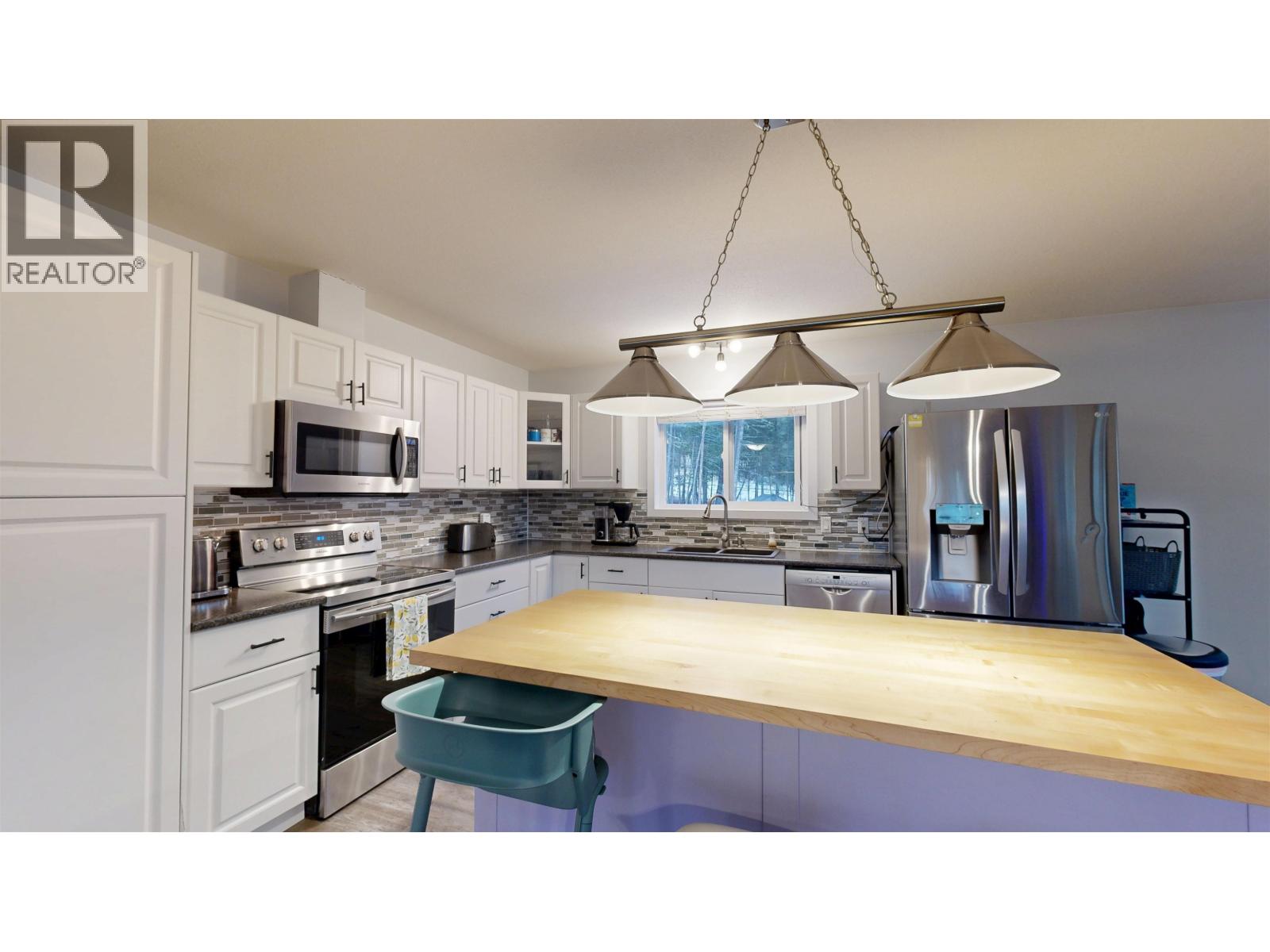 4887 Gloinnzun Crescent, 108 Mile Ranch, British Columbia  V0K 2Z0 - Photo 9 - R3085117