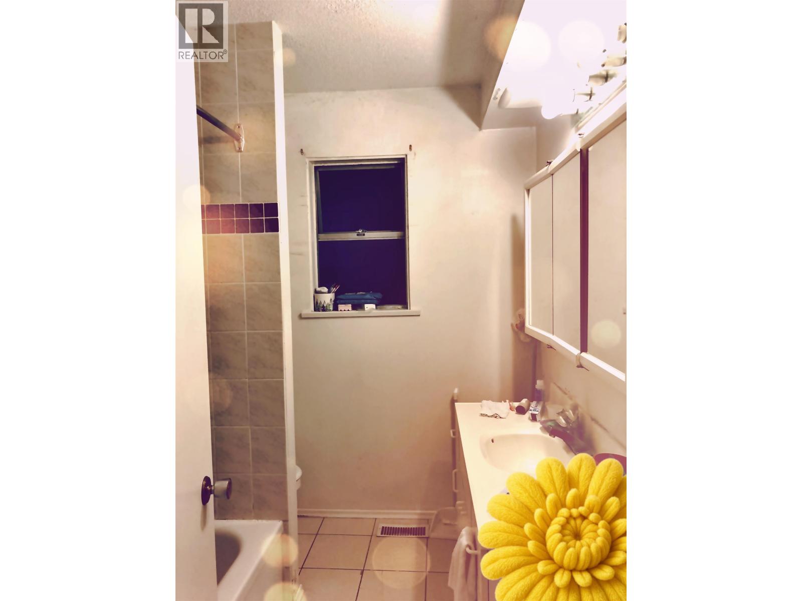 Listing Picture 9 of 18 : 946 E KING EDWARD AVENUE, Vancouver / 溫哥華 - 魯藝地產 Yvonne Lu Group - MLS Medallion Club Member