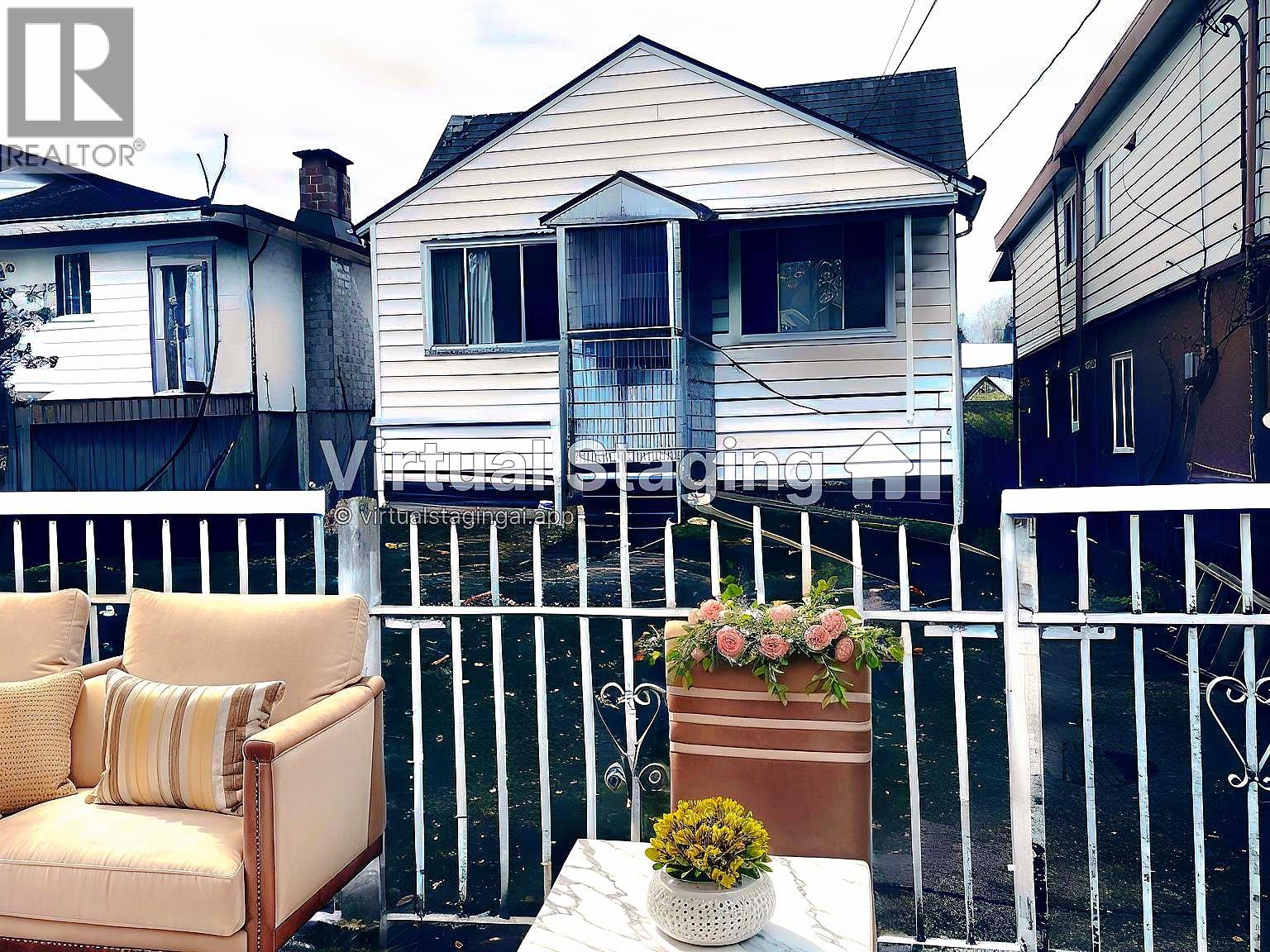 Listing Picture 2 of 18 : 946 E KING EDWARD AVENUE, Vancouver / 溫哥華 - 魯藝地產 Yvonne Lu Group - MLS Medallion Club Member