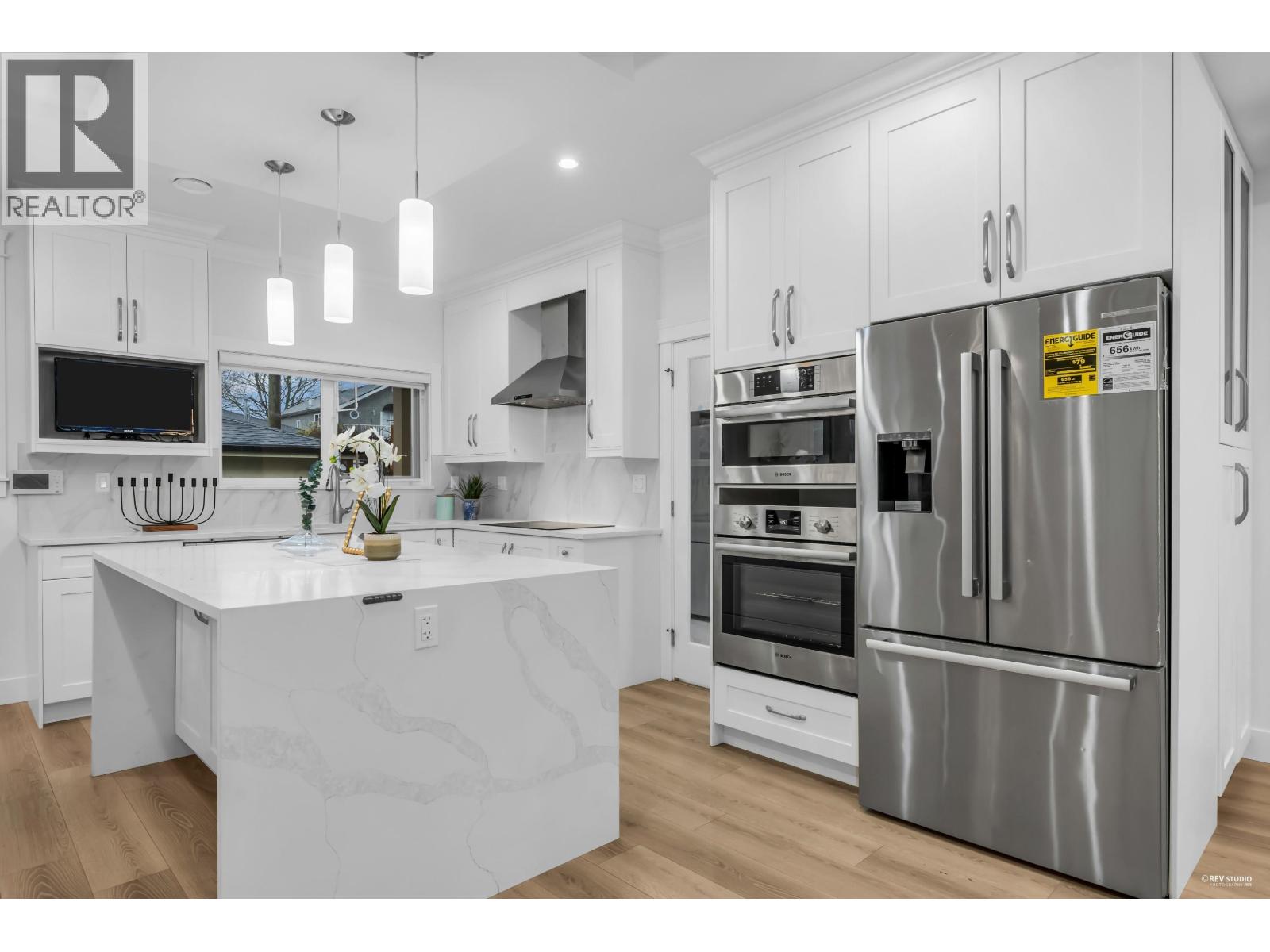 Listing Picture 12 of 37 : 4267 PARKER STREET, Burnaby / 本拿比 - 魯藝地產 Yvonne Lu Group - MLS Medallion Club Member