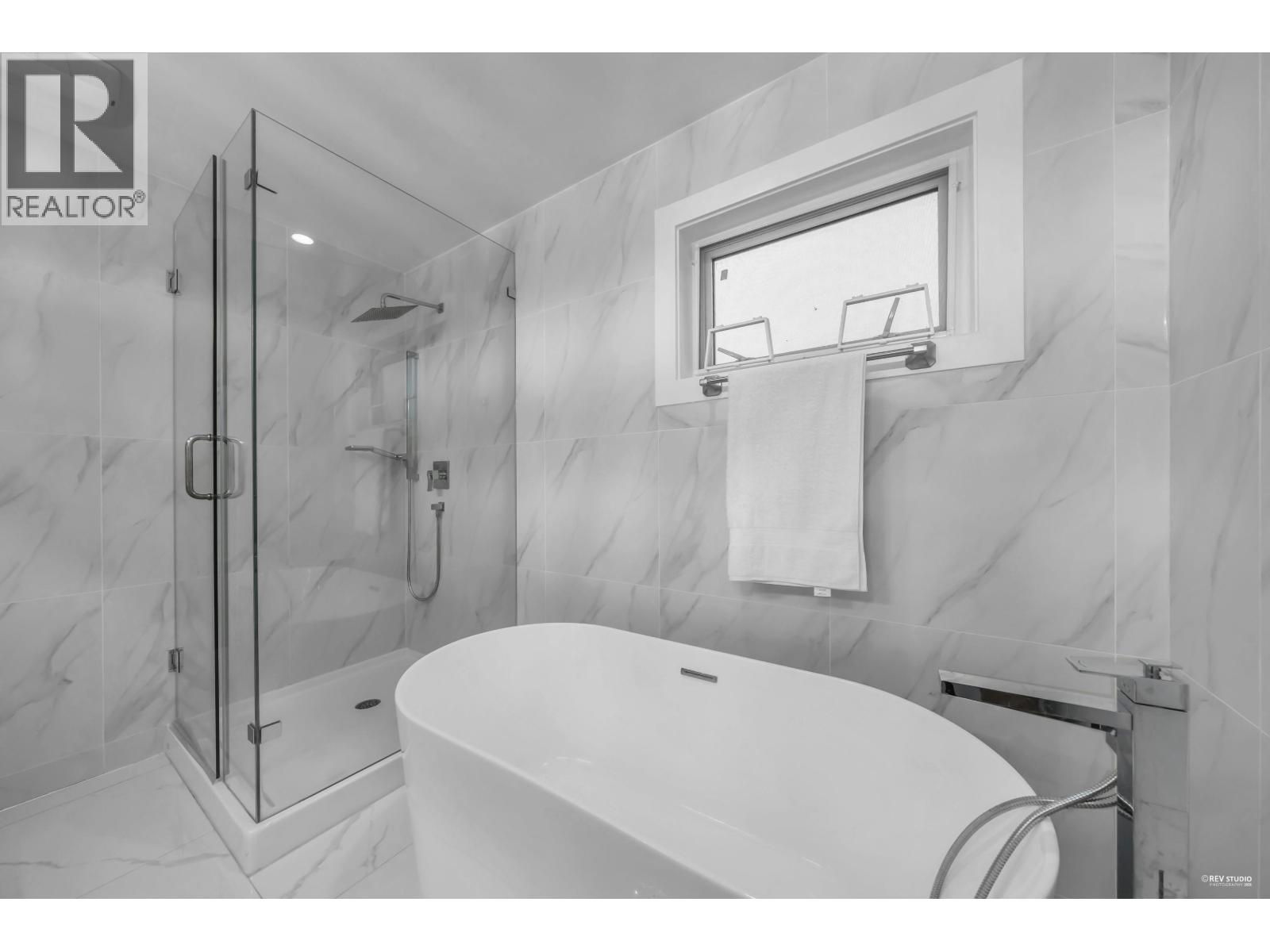 Listing Picture 31 of 37 : 4267 PARKER STREET, Burnaby / 本拿比 - 魯藝地產 Yvonne Lu Group - MLS Medallion Club Member