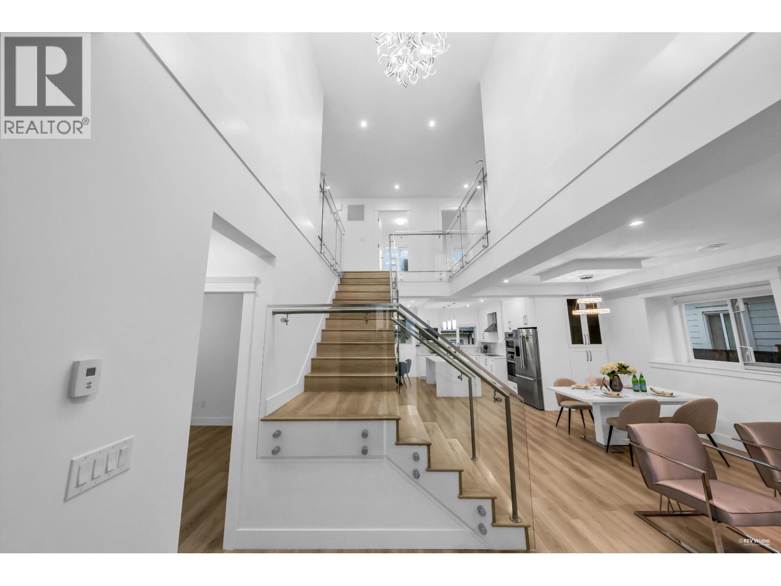 Listing Picture 3 of 37 : 4267 PARKER STREET, Burnaby / 本拿比 - 魯藝地產 Yvonne Lu Group - MLS Medallion Club Member