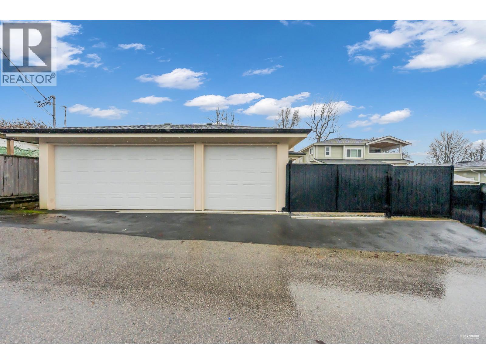 Listing Picture 36 of 37 : 4267 PARKER STREET, Burnaby / 本拿比 - 魯藝地產 Yvonne Lu Group - MLS Medallion Club Member