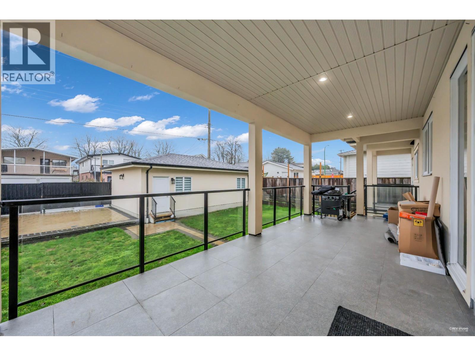 Listing Picture 34 of 37 : 4267 PARKER STREET, Burnaby / 本拿比 - 魯藝地產 Yvonne Lu Group - MLS Medallion Club Member