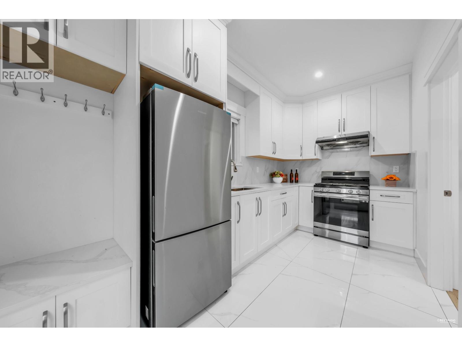 Listing Picture 16 of 37 : 4267 PARKER STREET, Burnaby / 本拿比 - 魯藝地產 Yvonne Lu Group - MLS Medallion Club Member