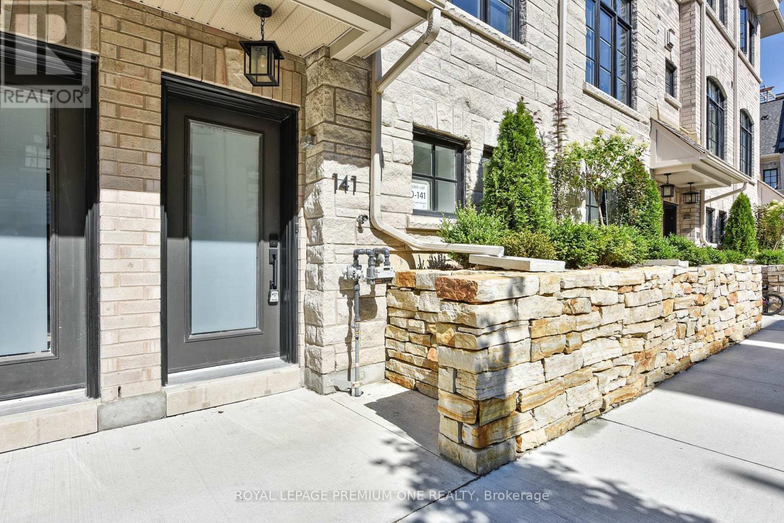 141 - 55 Lunar Crescent, Mississauga, Ontario  L5M 2R2 - Photo 2 - W12745244