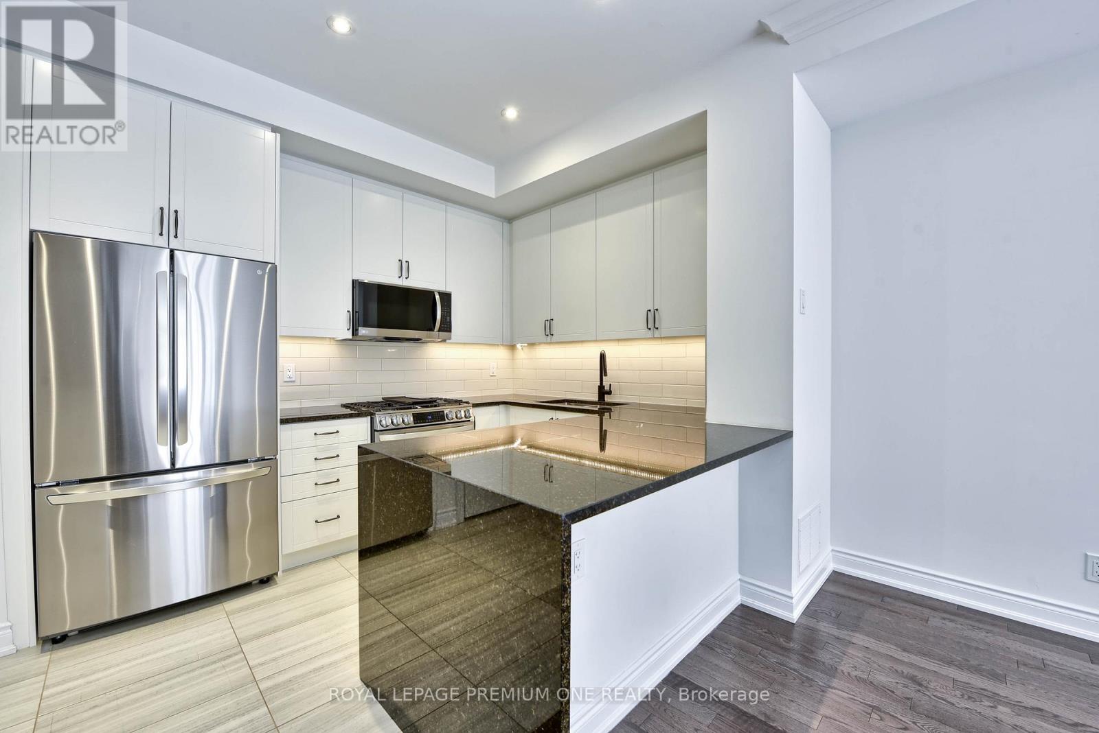 141 - 55 Lunar Crescent, Mississauga, Ontario  L5M 2R2 - Photo 4 - W12745244