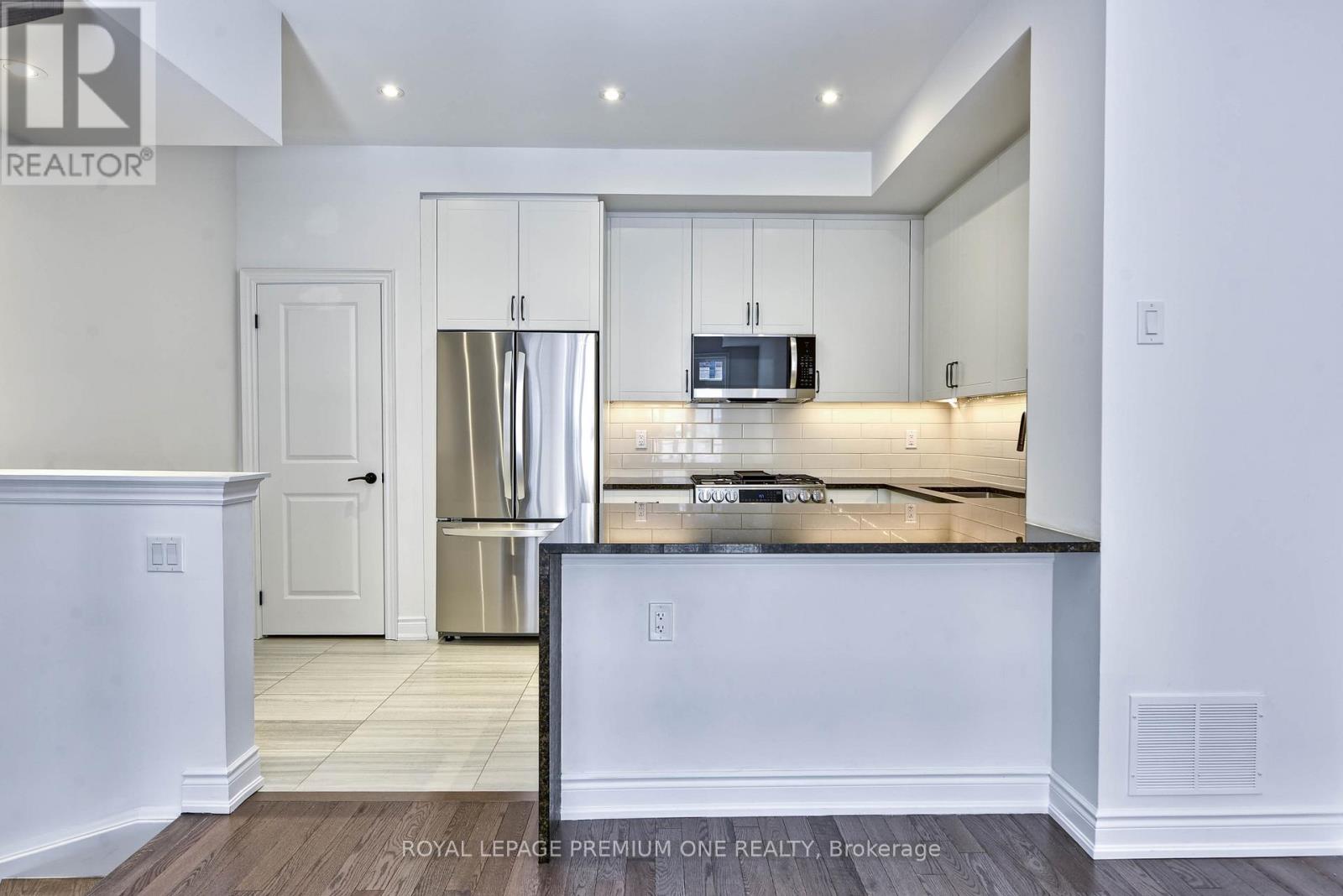 141 - 55 Lunar Crescent, Mississauga, Ontario  L5M 2R2 - Photo 5 - W12745244