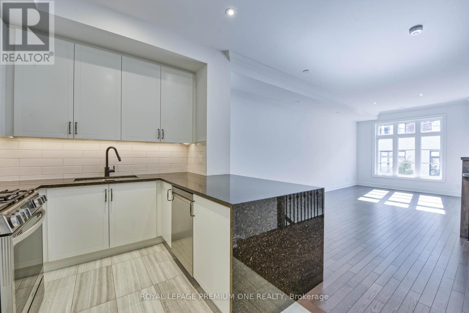 141 - 55 Lunar Crescent, Mississauga, Ontario  L5M 2R2 - Photo 7 - W12745244