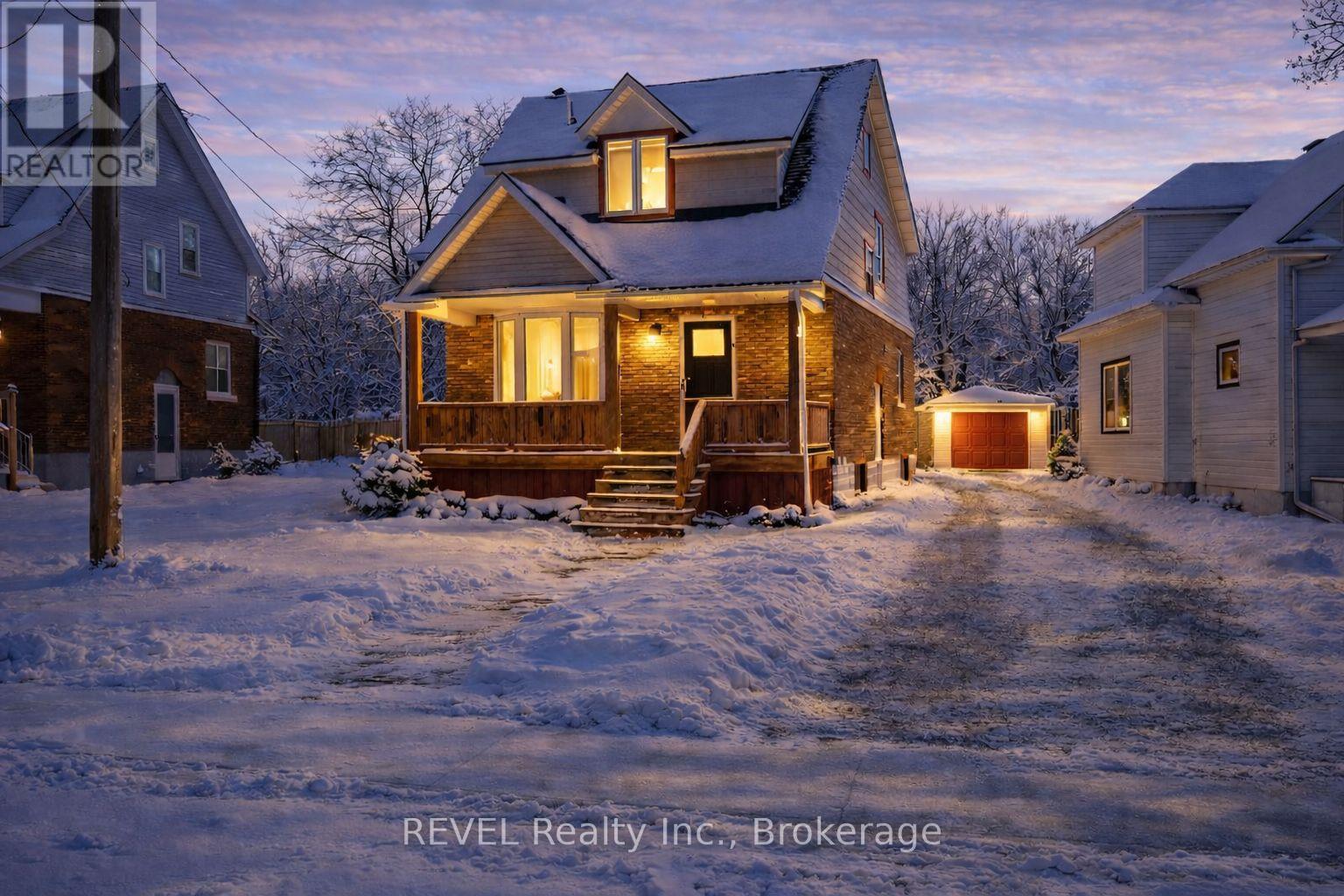 4586 Fifth Avenue, Niagara Falls, Ontario  L2E 4R6 - Photo 3 - X12745276