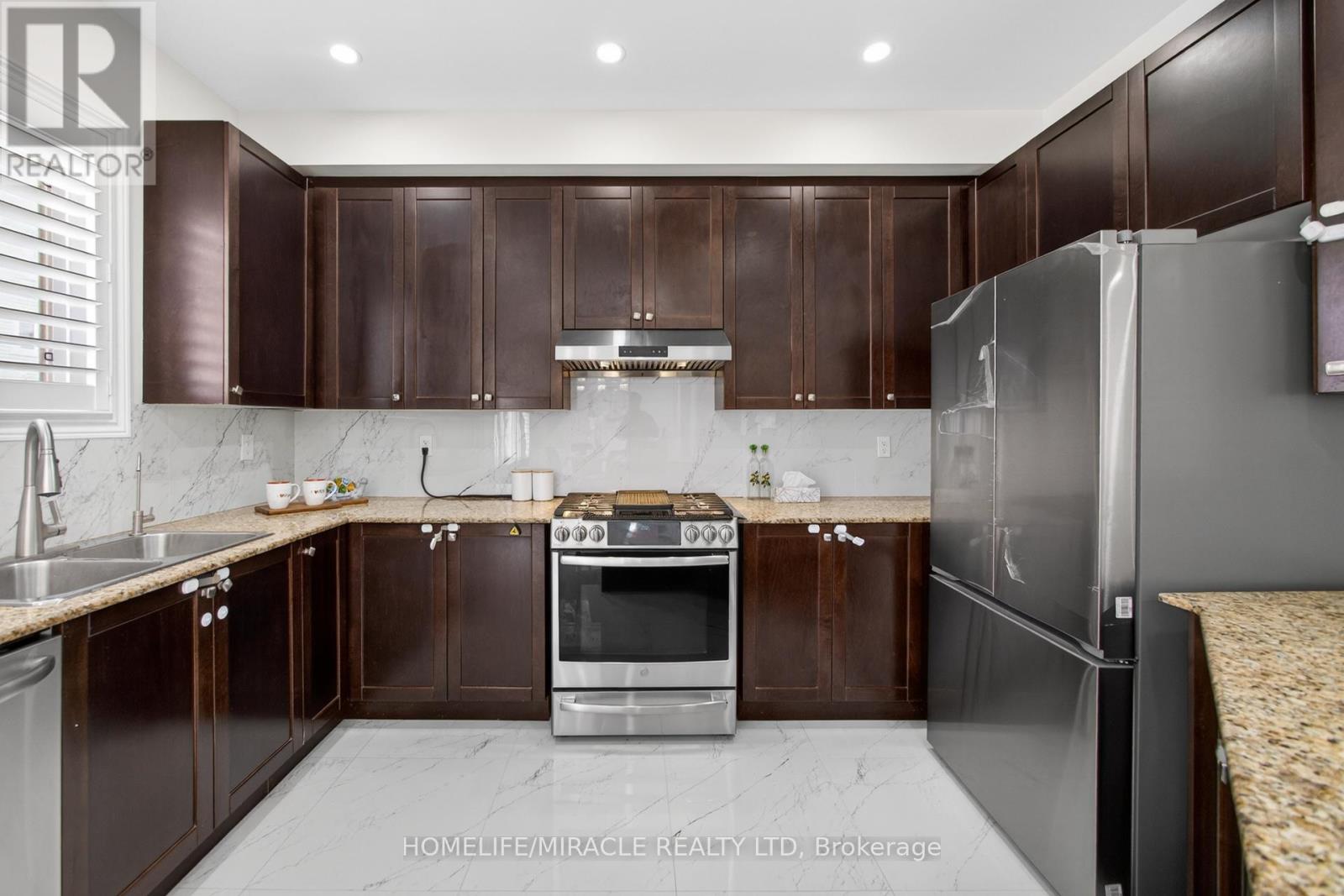 9 Baby Pointe Trail, Brampton, Ontario  L7A 0W1 - Photo 18 - W12745282