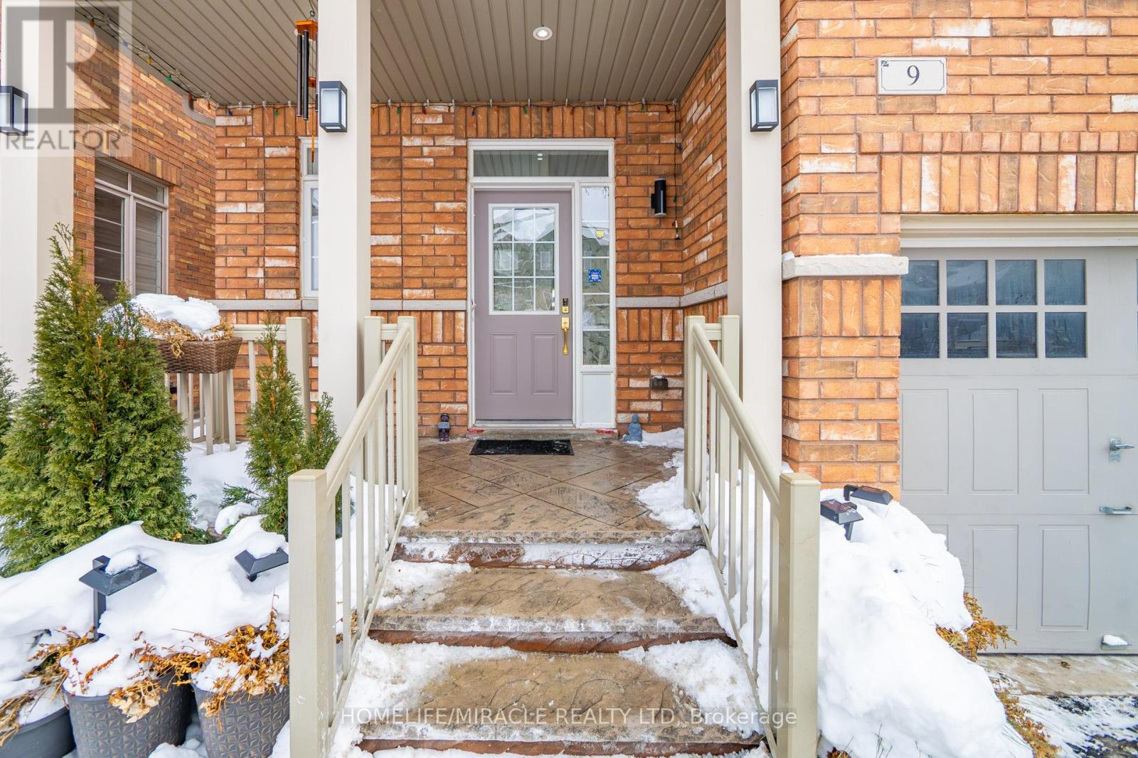 9 Baby Pointe Trail, Brampton, Ontario  L7A 0W1 - Photo 3 - W12745282