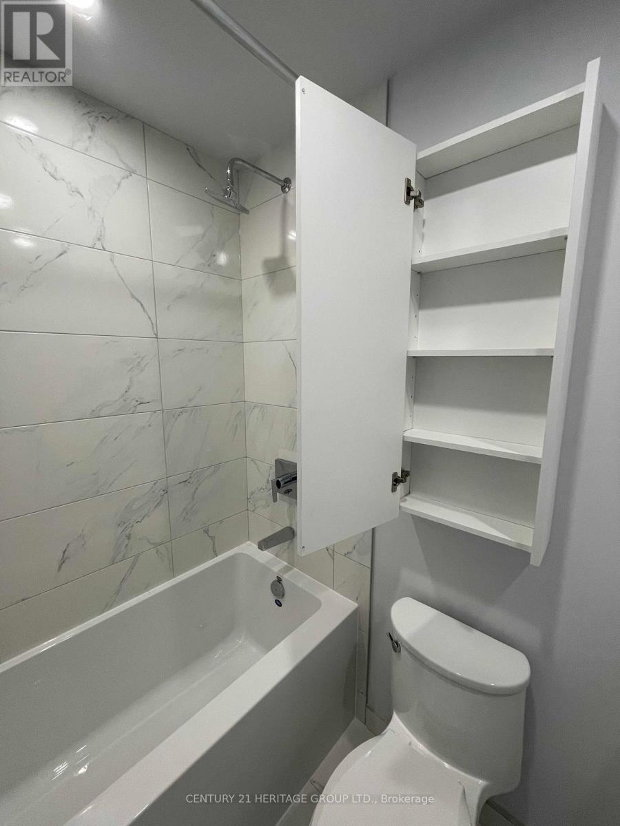 420 - 430 Square One Drive, Mississauga, Ontario  L5B 0L6 - Photo 11 - W12745298