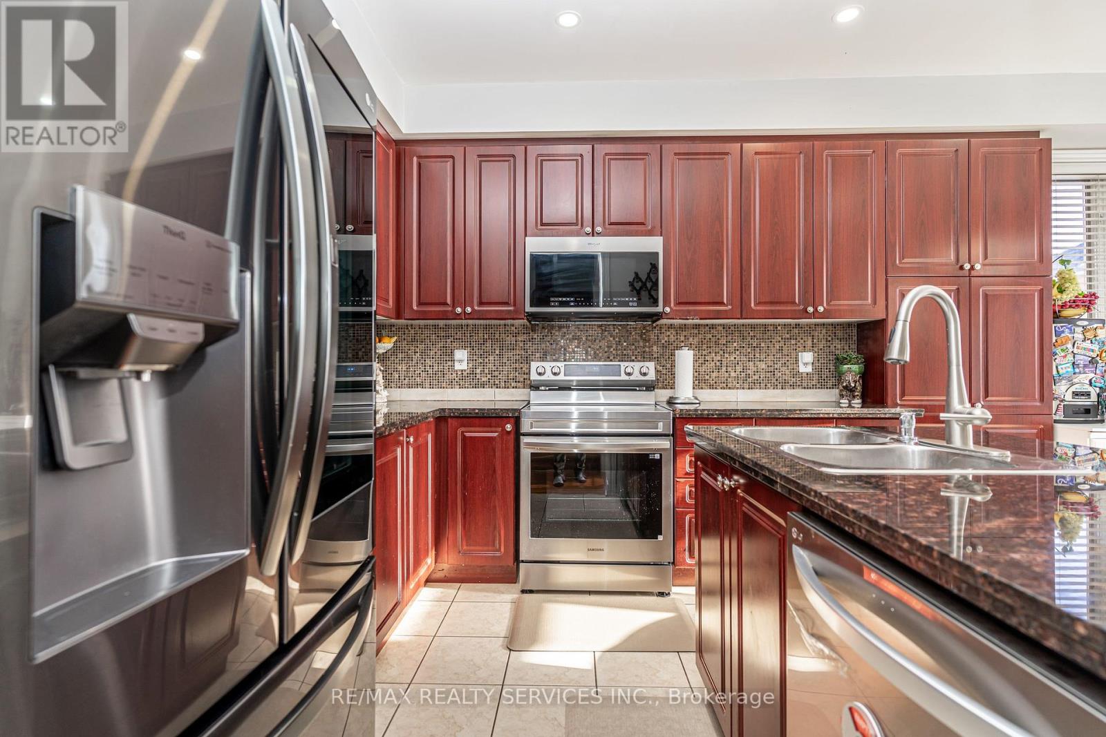 88 Sled Dog Road, Brampton, Ontario  L6R 0J4 - Photo 15 - W12745318