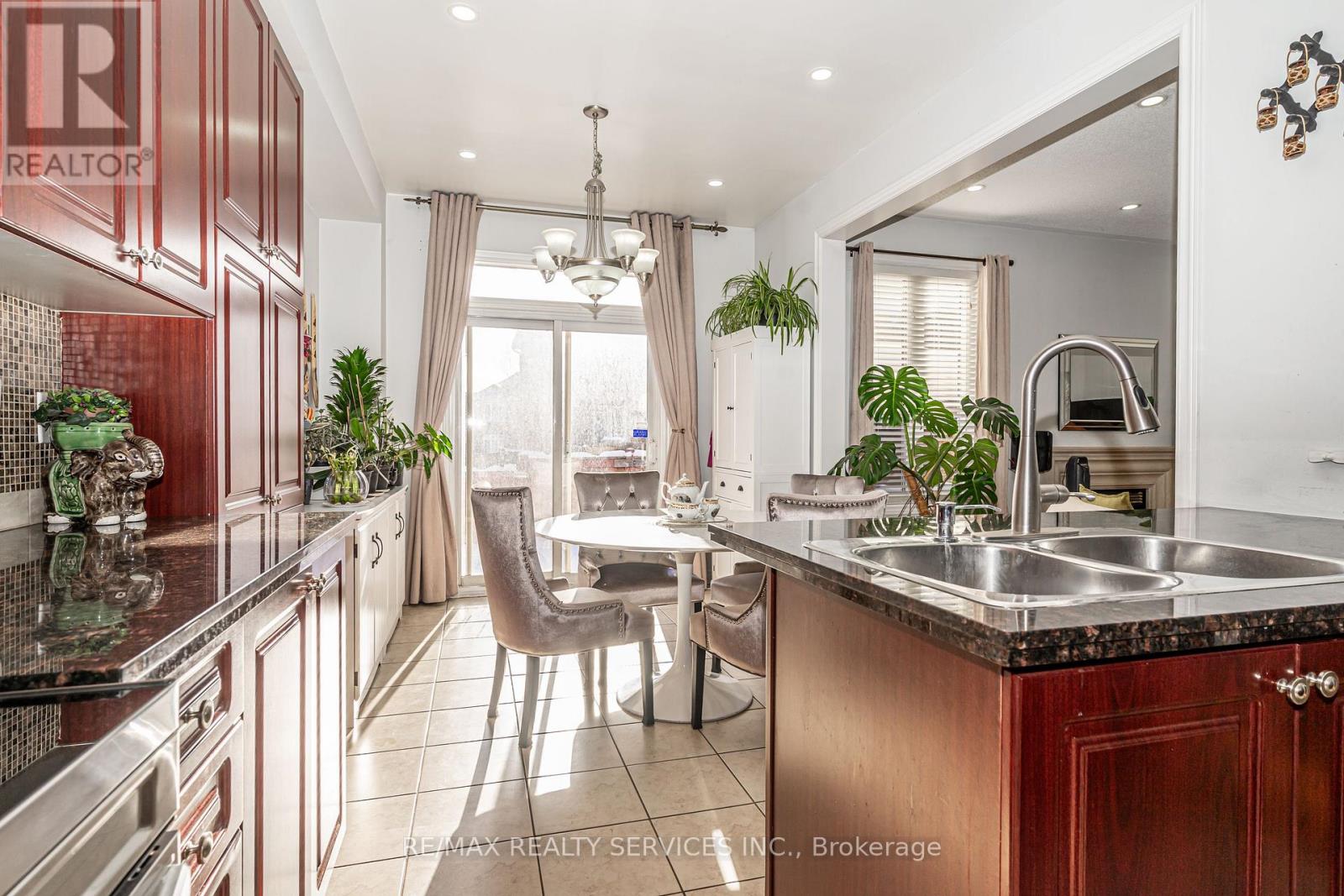 88 Sled Dog Road, Brampton, Ontario  L6R 0J4 - Photo 19 - W12745318