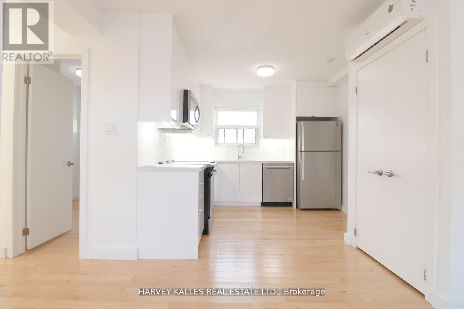 6 - 4 Benson Avenue, Mississauga, Ontario  L5H 2P2 - Photo 3 - W12745326