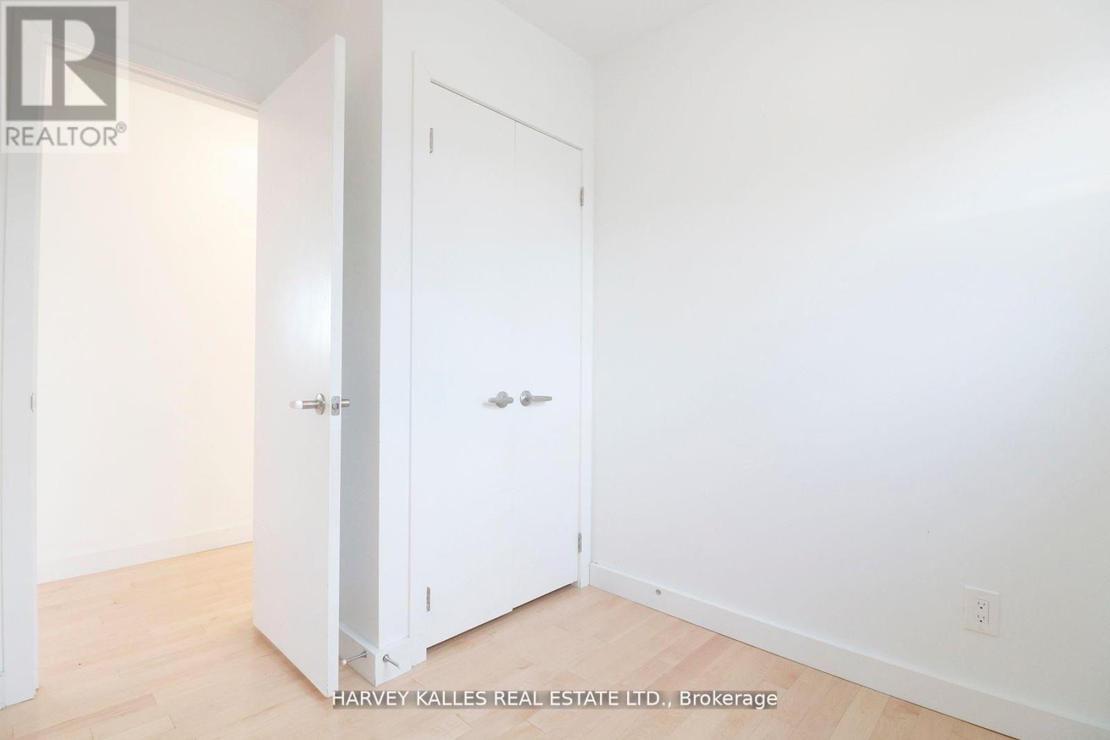 6 - 4 Benson Avenue, Mississauga, Ontario  L5H 2P2 - Photo 9 - W12745326