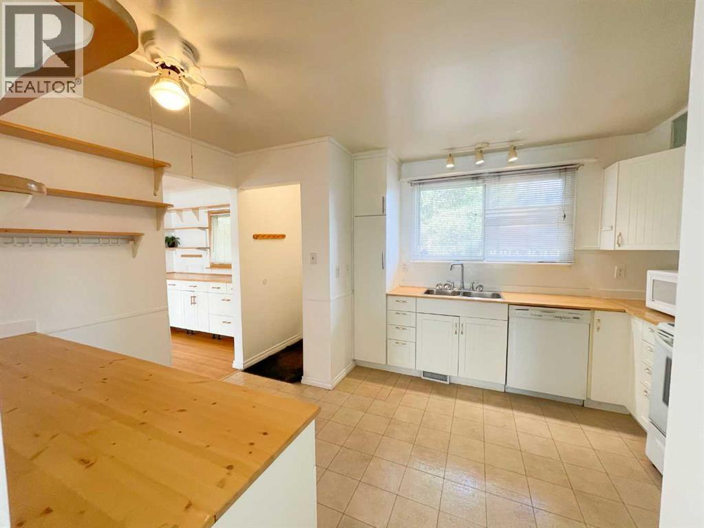 404 Whitney Street, Carmangay, Alberta  T0L 0N0 - Photo 8 - A2278317