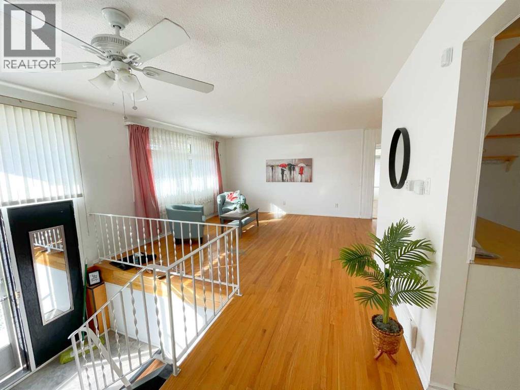 404 Whitney Street, Carmangay, Alberta  T0L 0N0 - Photo 3 - A2278317