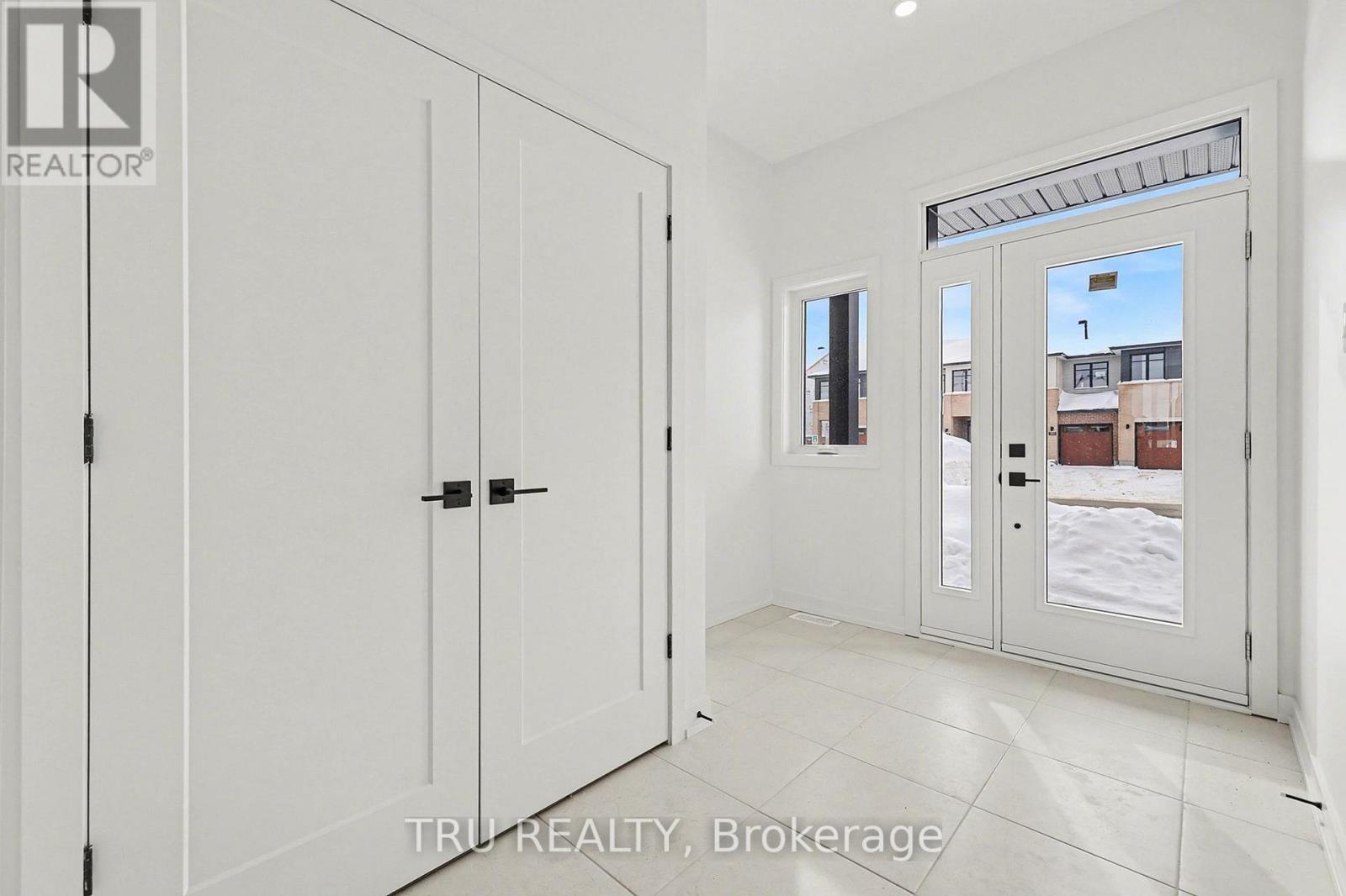 1154 Cope Drive, Ottawa, Ontario  K2S 3C3 - Photo 4 - X12745338