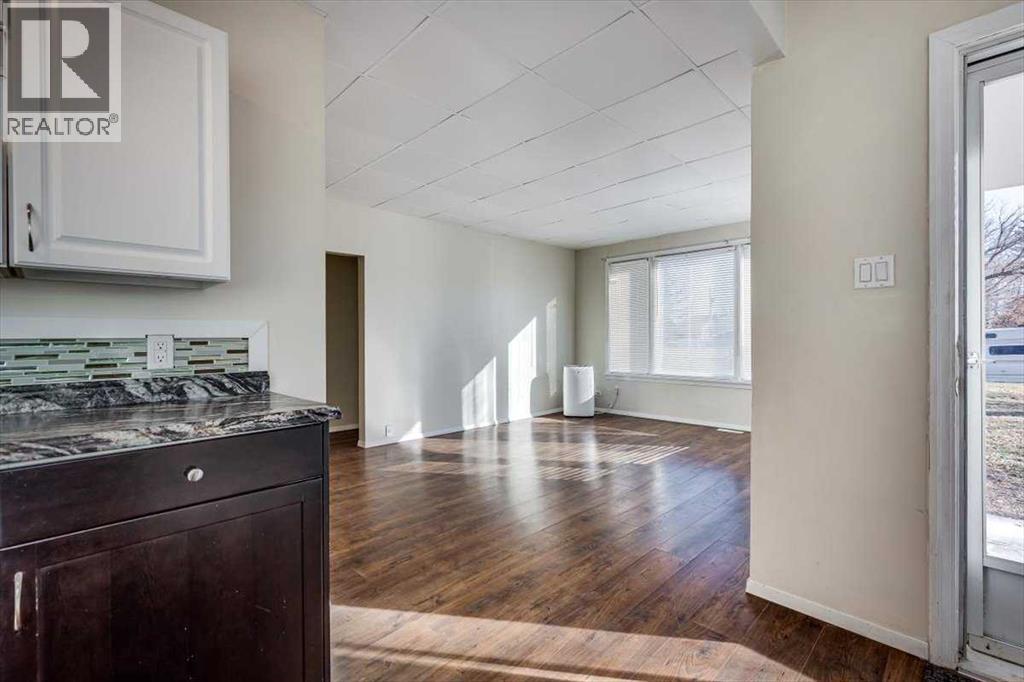 5218 & 5216 56 Ave, Ponoka, Alberta  T4J 1G6 - Photo 21 - A2268380