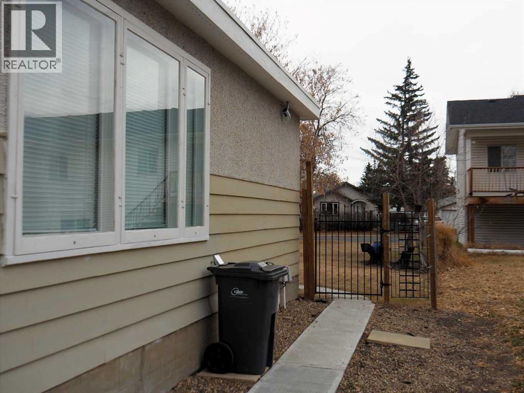 5218 & 5216 56 Ave, Ponoka, Alberta  T4J 1G6 - Photo 43 - A2268380