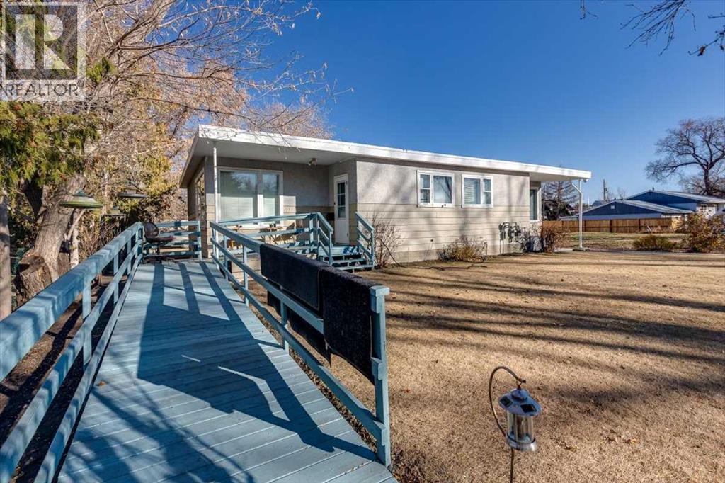 5218 56 Avenue, Ponoka, Alberta  T4J 1G6 - Photo 2 - A2269138