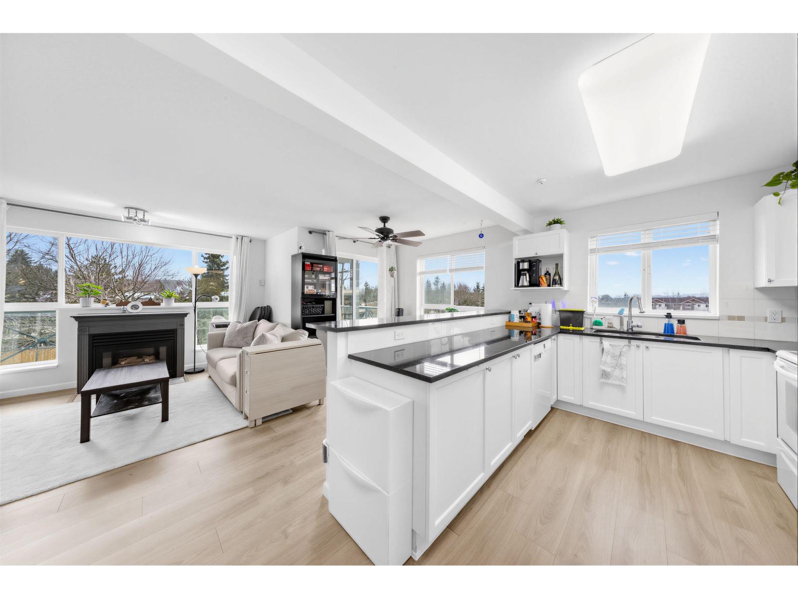 305 6390 196 STREET, Langley, British Columbia