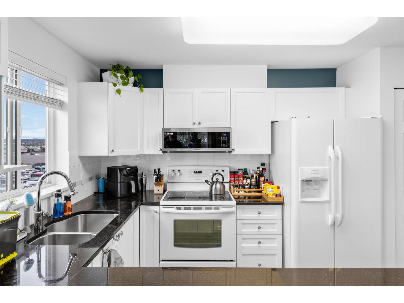 305 6390 196 Street, Langley, British Columbia  V2Y 1J2 - Photo 3 - R3084938