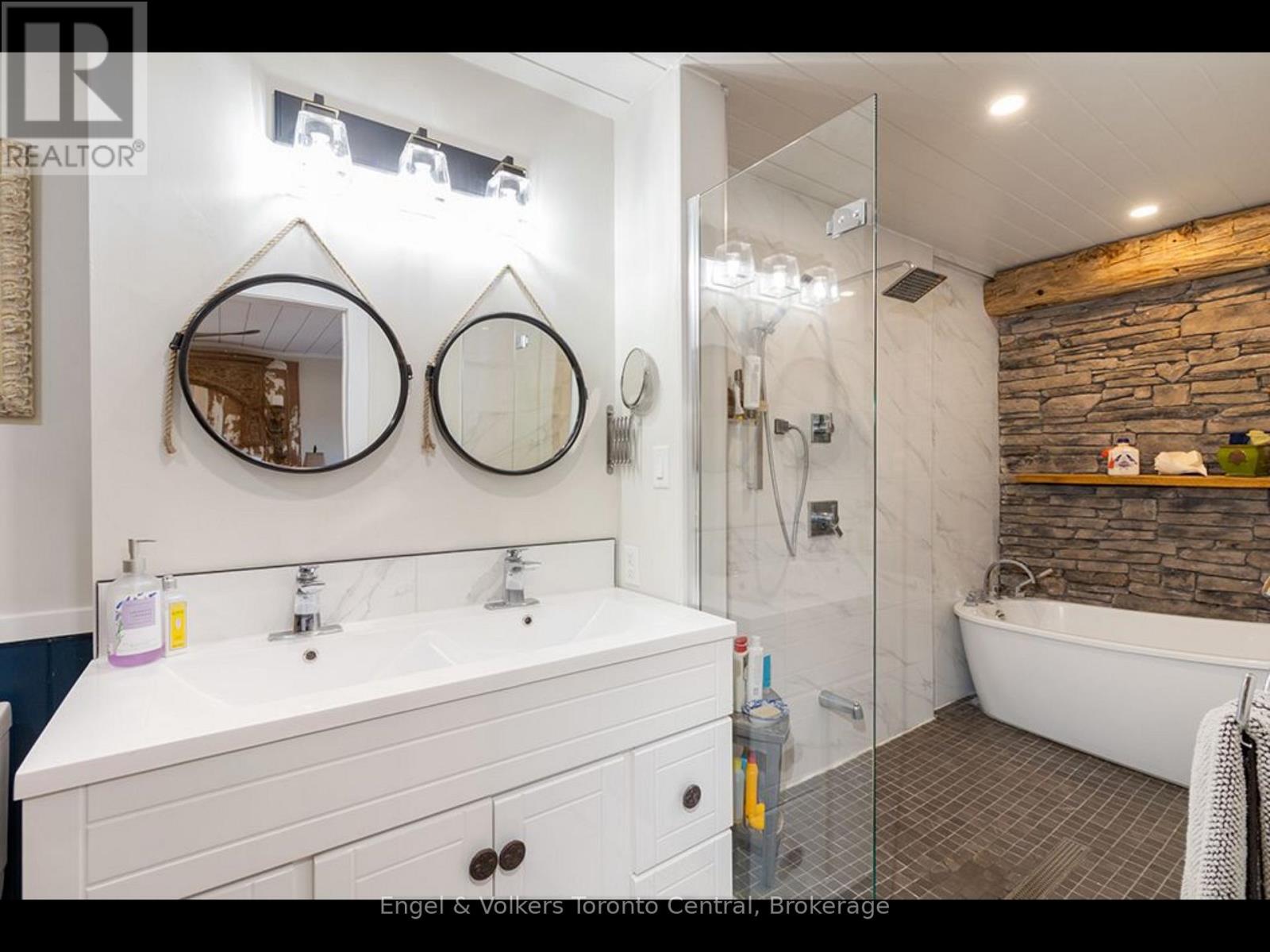 9263 91 County Road, Clearview, Ontario  L0M 1H0 - Photo 13 - S12745154