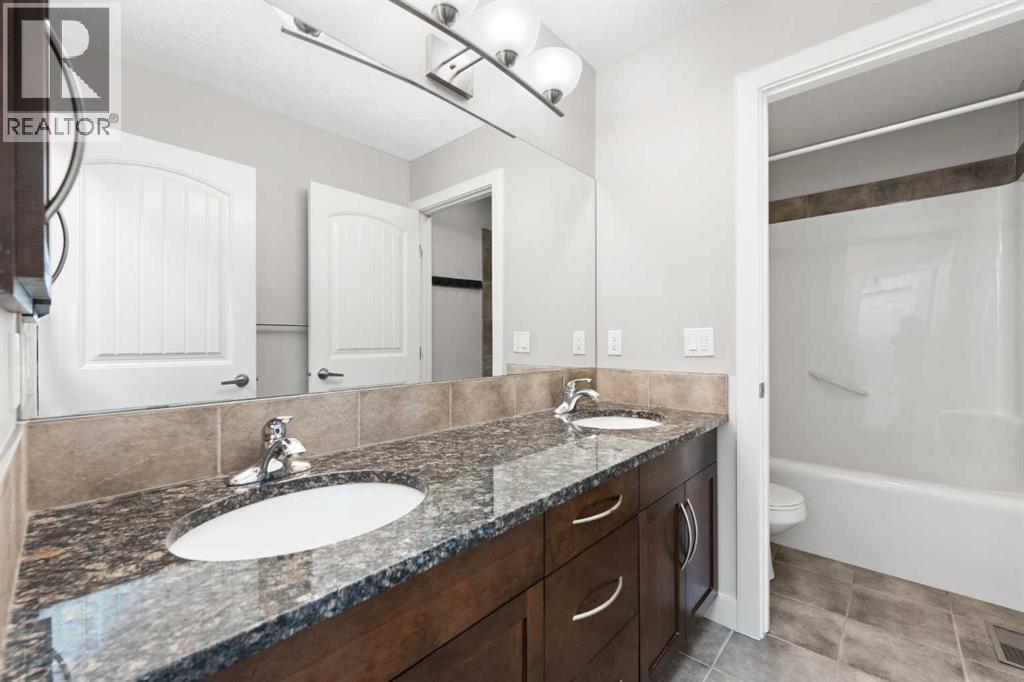 70 Royal Ridge Manor Nw, Calgary, Alberta  T3G 5Z1 - Photo 19 - A2280887